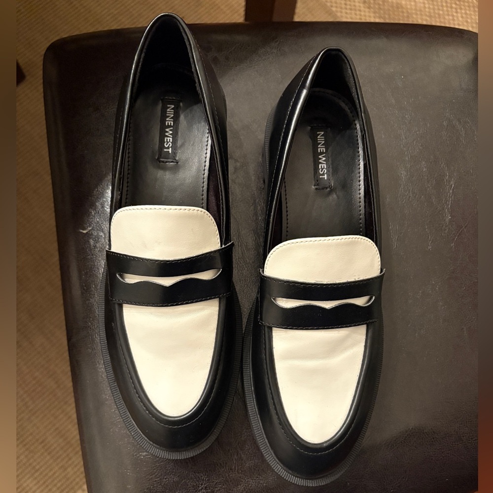 NWOB Nine West new without box black and white lug sole loafer 7.5M